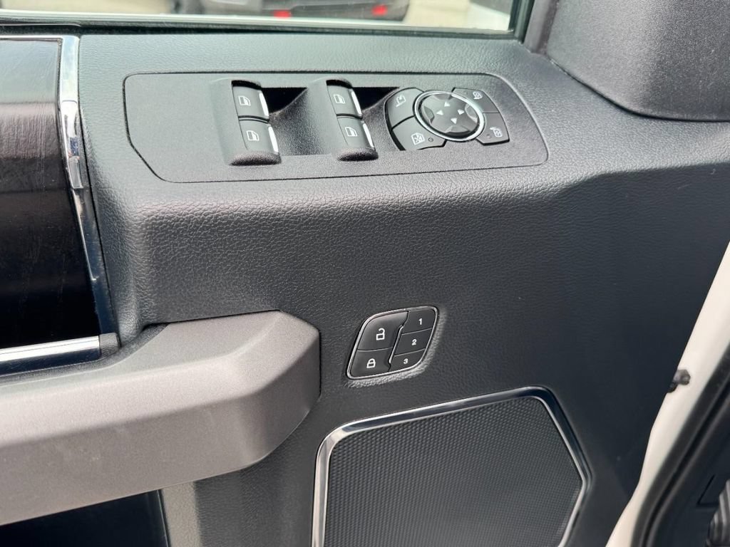 Used 2019 Ford F150 Platinum w/ Equipment Group 701A Luxury AWD/4WD image 16