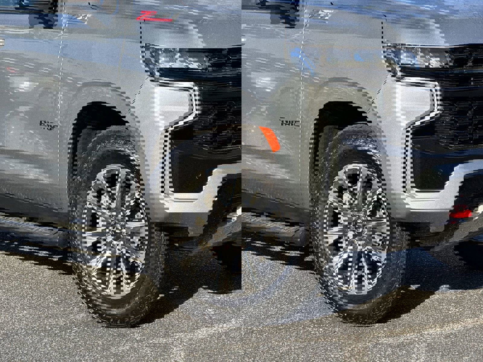 Used 2023 Chevrolet Tahoe Z71 w/ Luxury Package AWD/4WD image 13