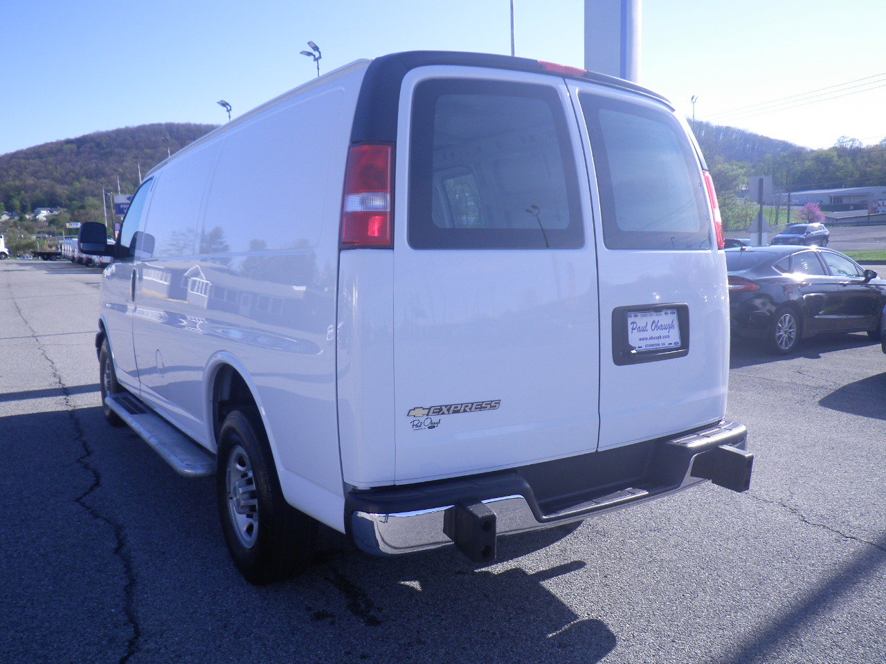 Used 2024 Chevrolet Express 2500 w/ Driver Convenience Package image 5