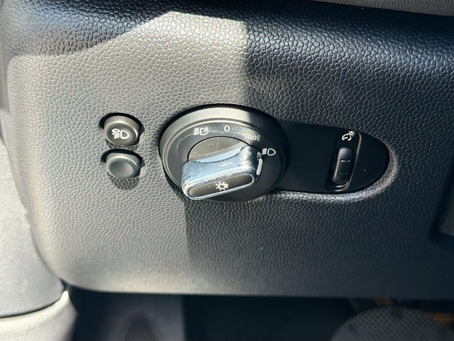 Used 2024 MINI Cooper 2-Door Hardtop w/ Storage Package FWD image 33
