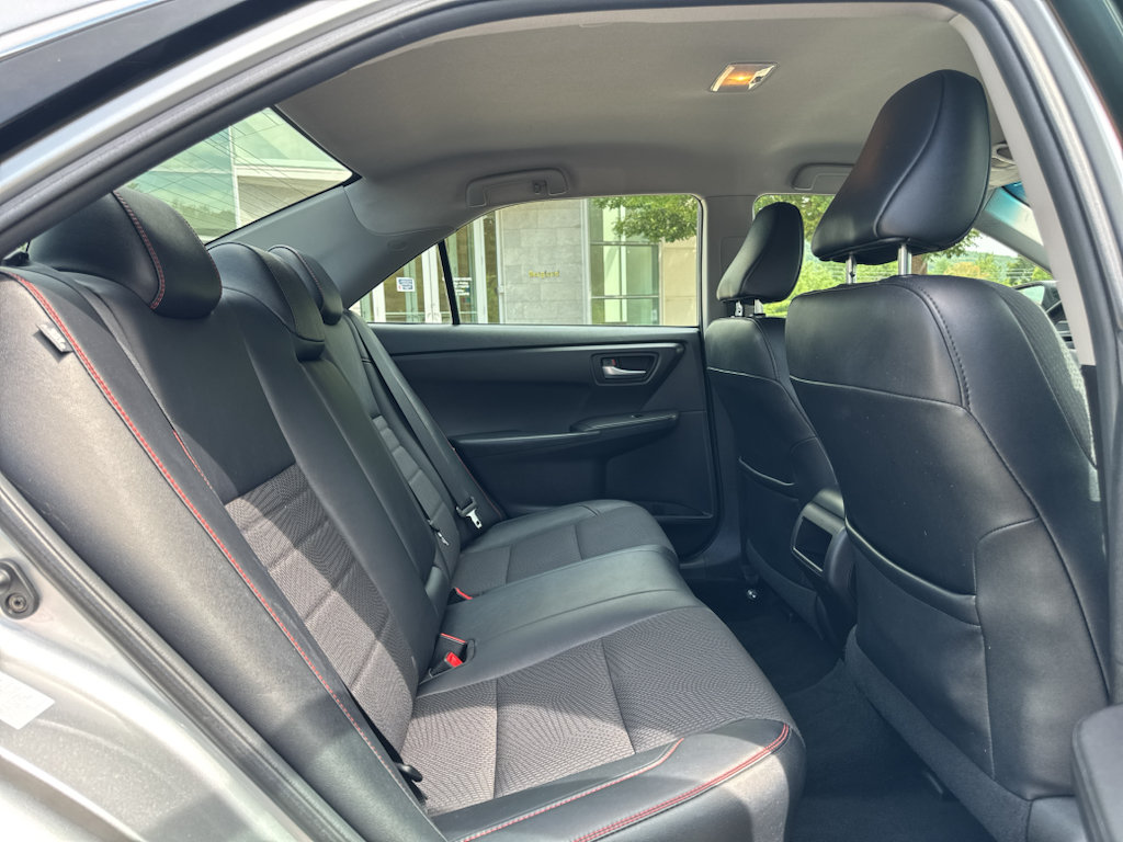 Used 2016 Toyota Camry SE FWD image 9