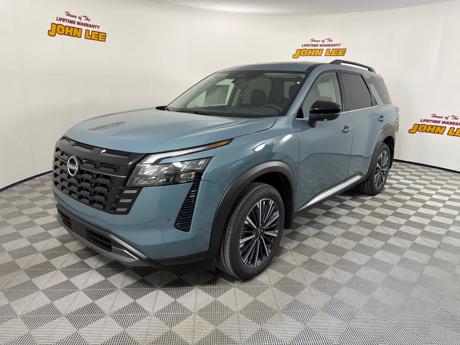 New 2026 Nissan Pathfinder Platinum w/ Accent Package