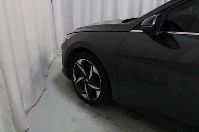 Used 2023 Hyundai Elantra Limited FWD image 32