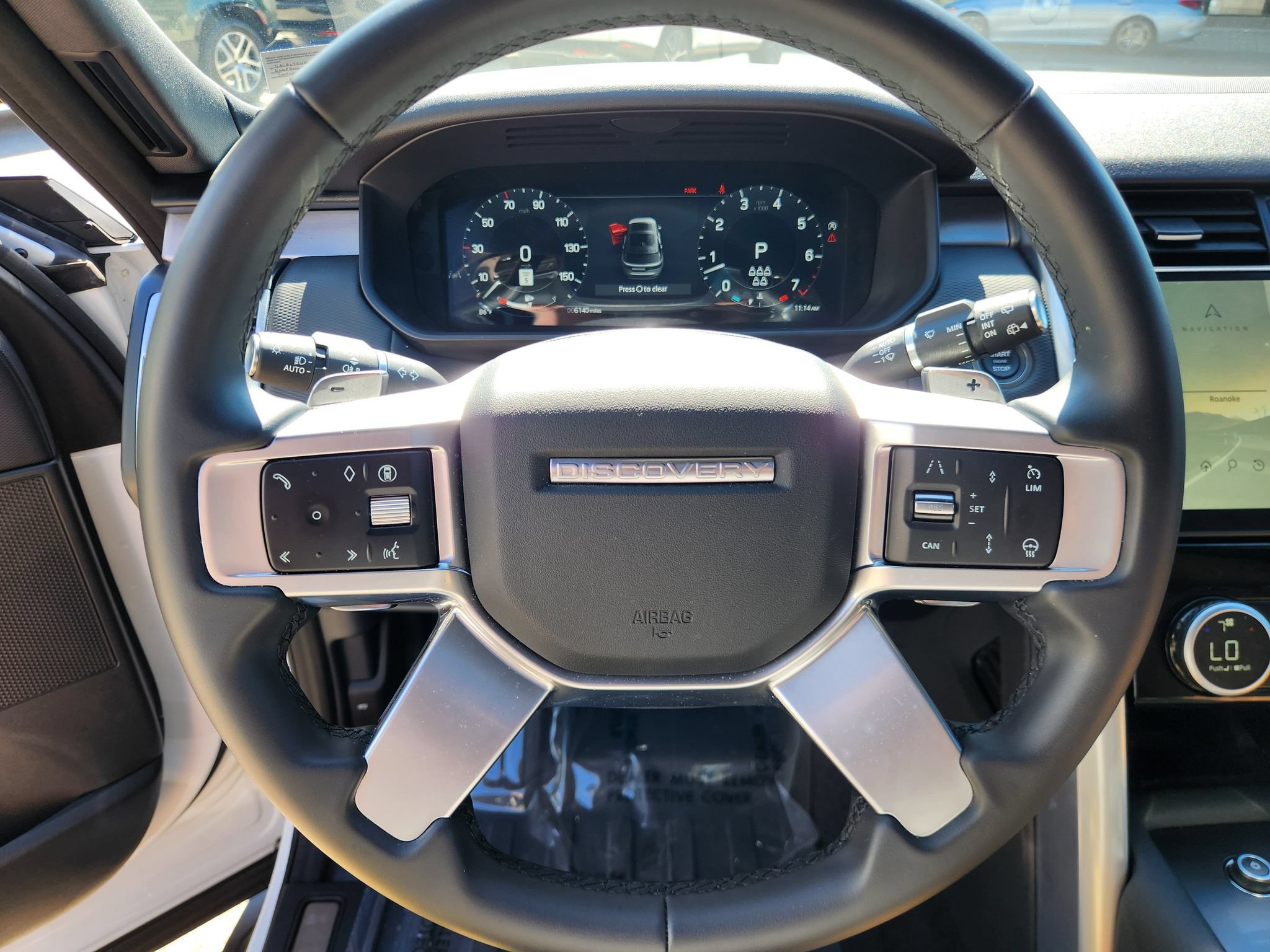 Used 2025 Land Rover Discovery Dynamic SE AWD/4WD image 21
