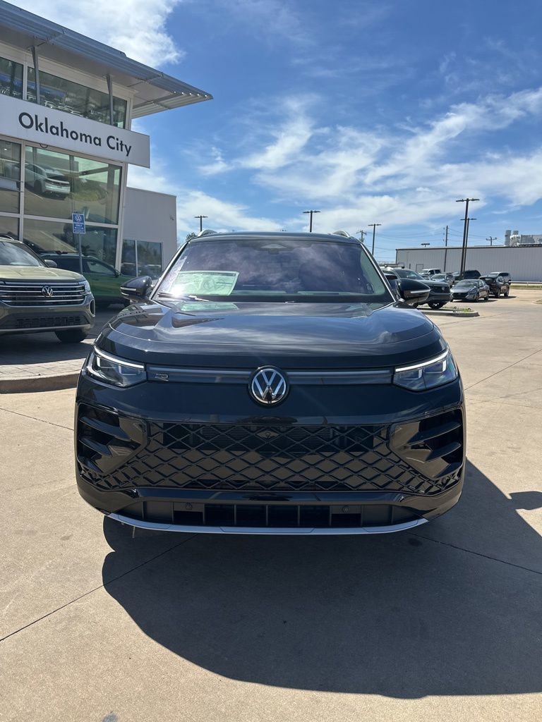 New 2026 Volkswagen Tiguan SEL R-Line AWD/4WD image 2