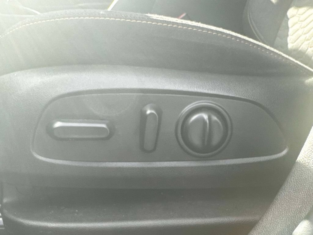 Used 2018 Chevrolet Equinox LT AWD/4WD image 18