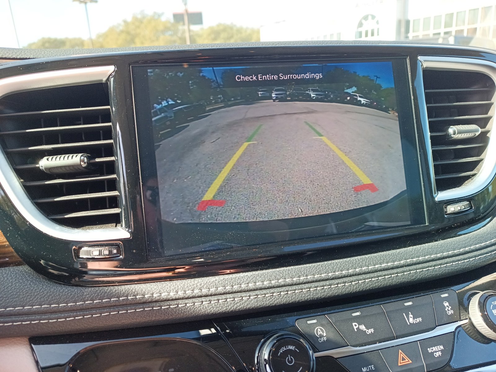 Certified 2024 Chrysler Pacifica Limited image 19