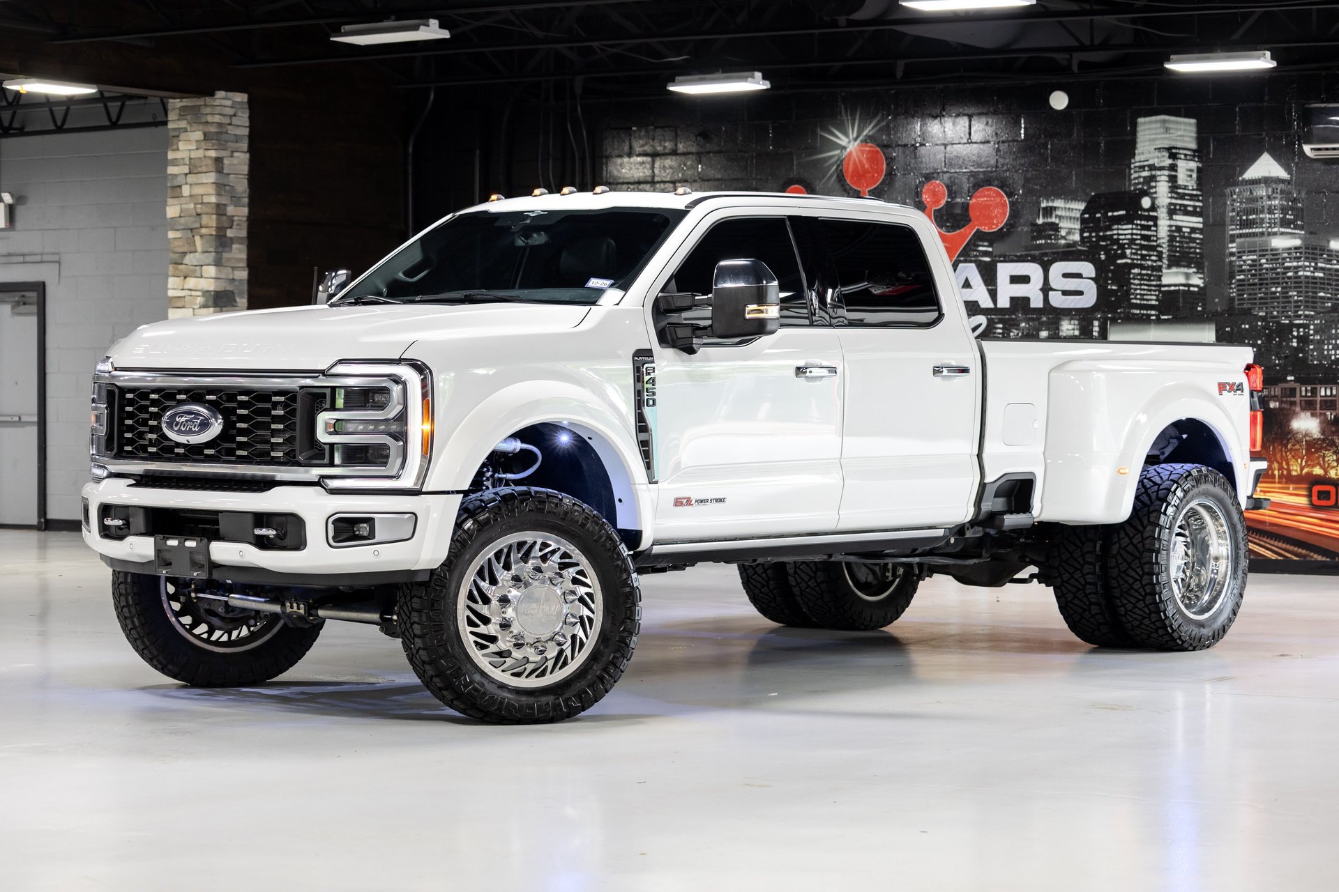 Used 2023 Ford F450 Platinum w/ FX4 Off-Road Package AWD/4WD image 4