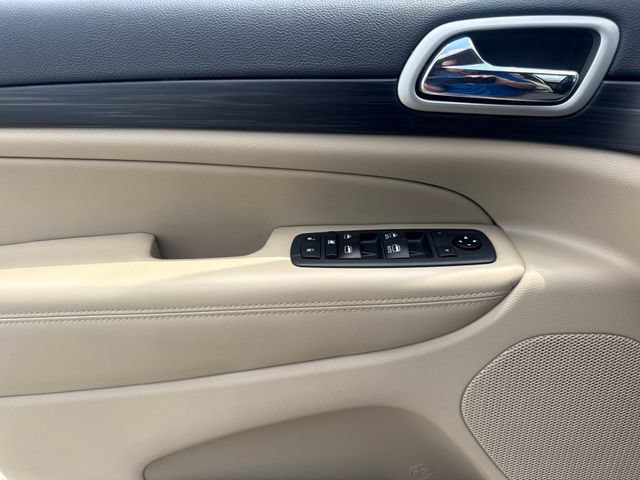 Used 2021 Jeep Grand Cherokee Laredo RWD image 16