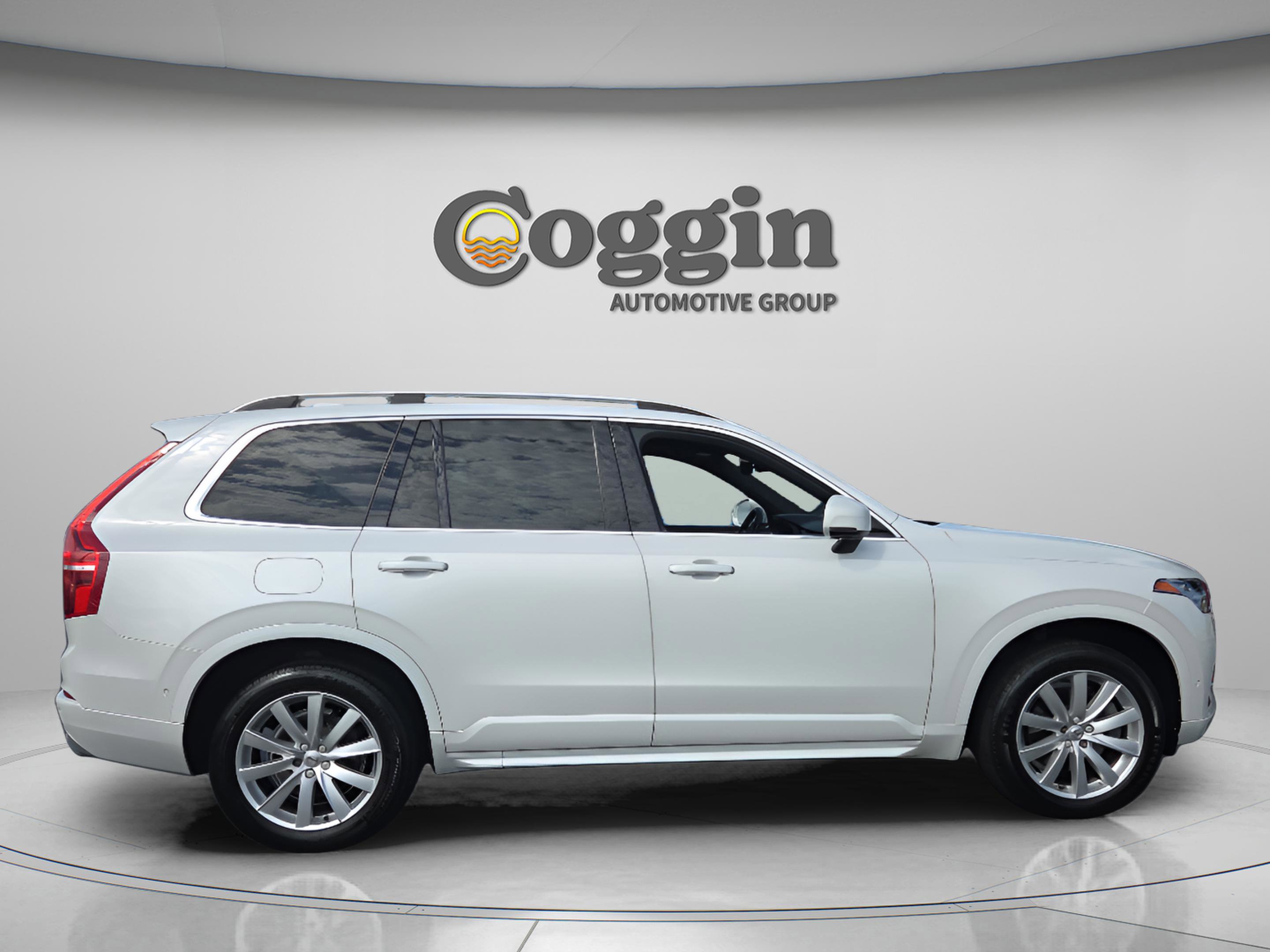Used 2017 Volvo XC90 T6 Momentum w/ Vision Package AWD/4WD image 6