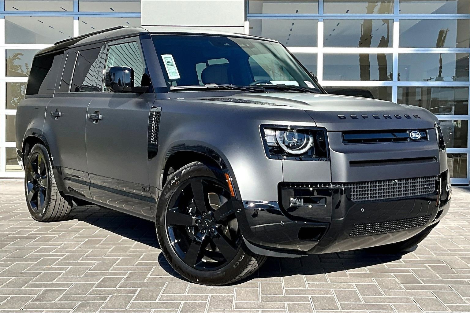 New 2026 Land Rover Defender 130 V8 image 2