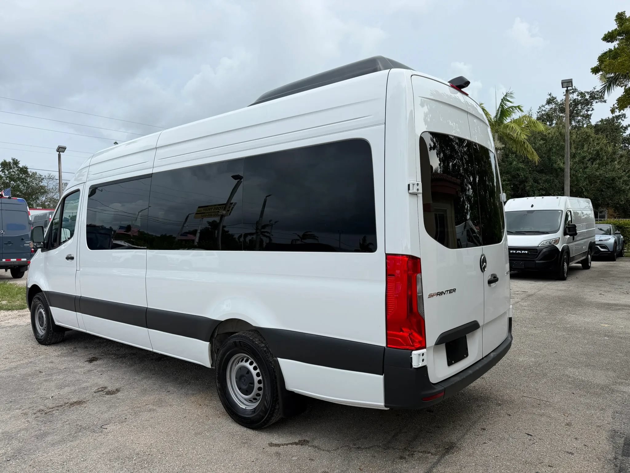 Used 2025 Mercedes-Benz Sprinter 2500 image 4