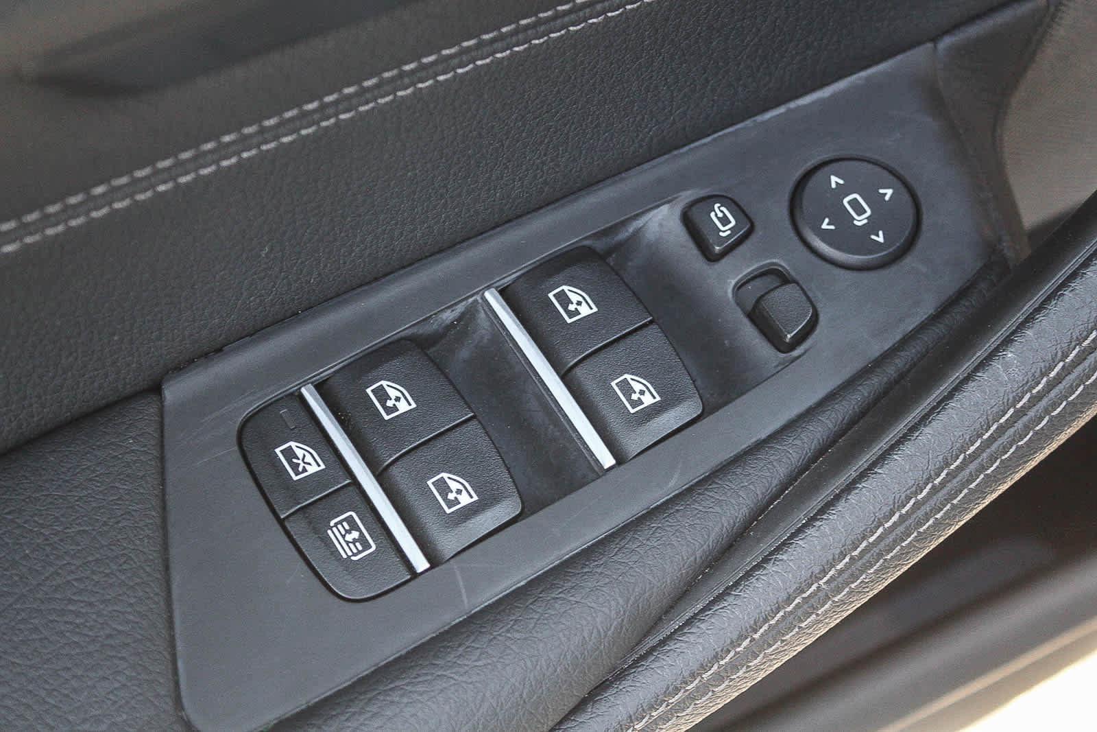 Used 2023 BMW M550i xDrive w/ Executive Package AWD/4WD image 20