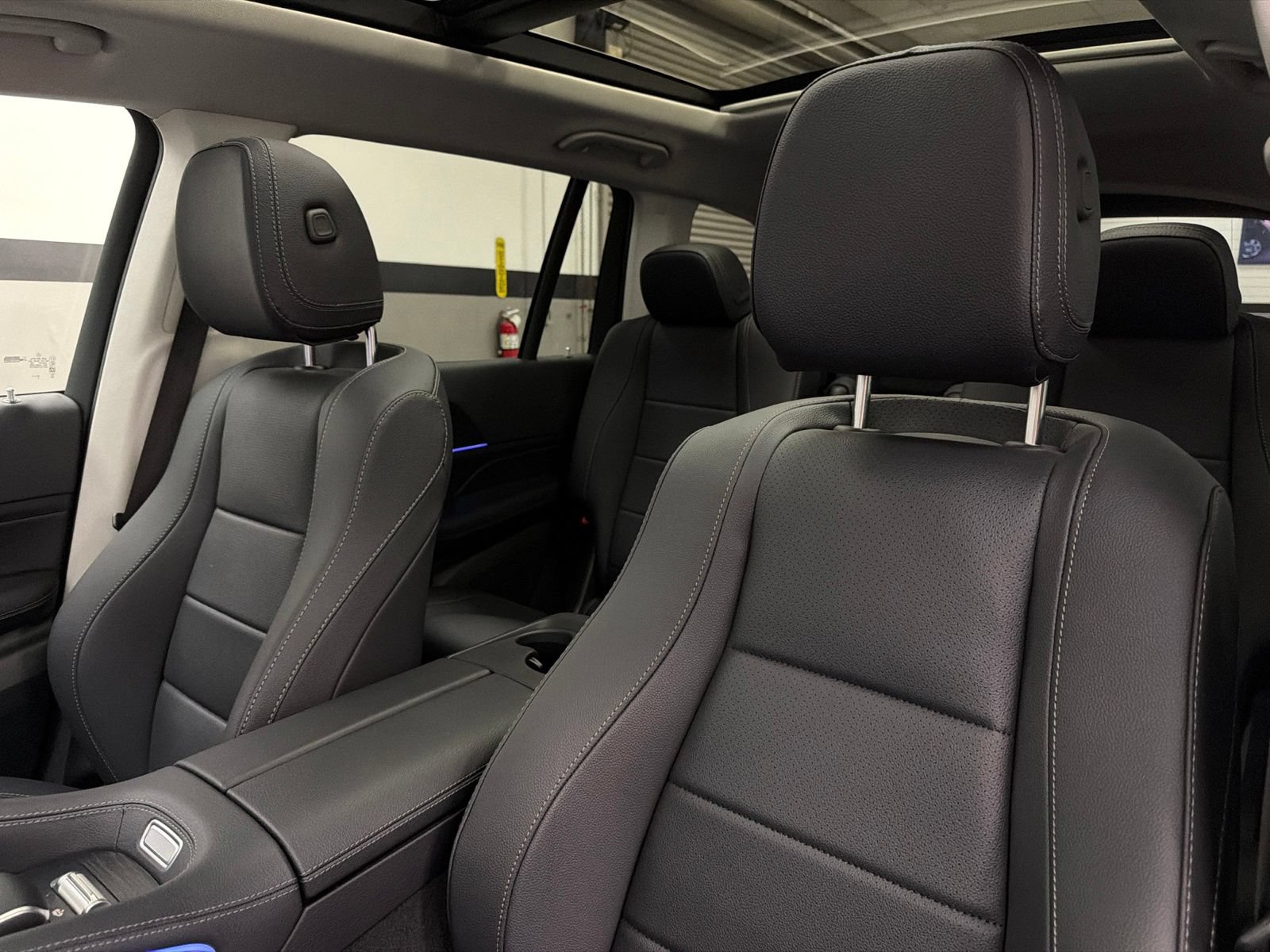 Used 2026 Mercedes-Benz GLS 450 4MATIC w/ AMG Line Exterior image 26
