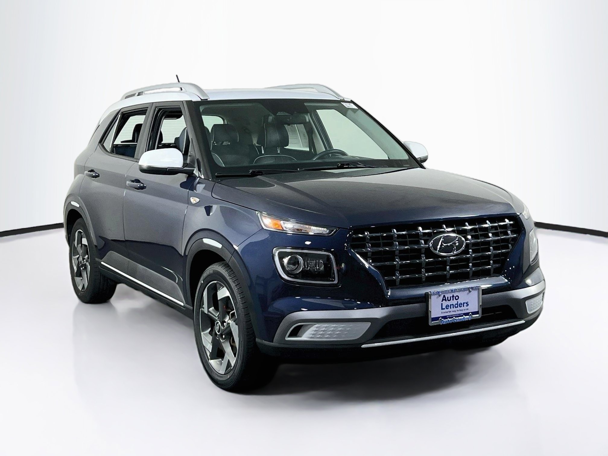 Used 2023 Hyundai Venue Limited w/ Cargo Package FWD image 3