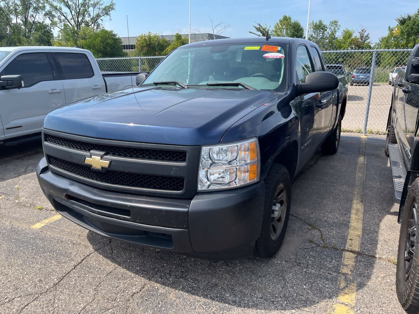 Used 2009 Chevrolet Silverado 1500 W/T RWD image 2