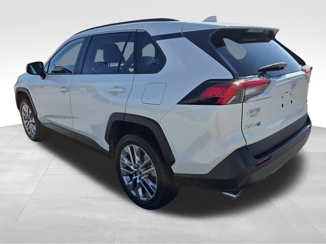 Used 2022 Toyota RAV4 XLE Premium image 4