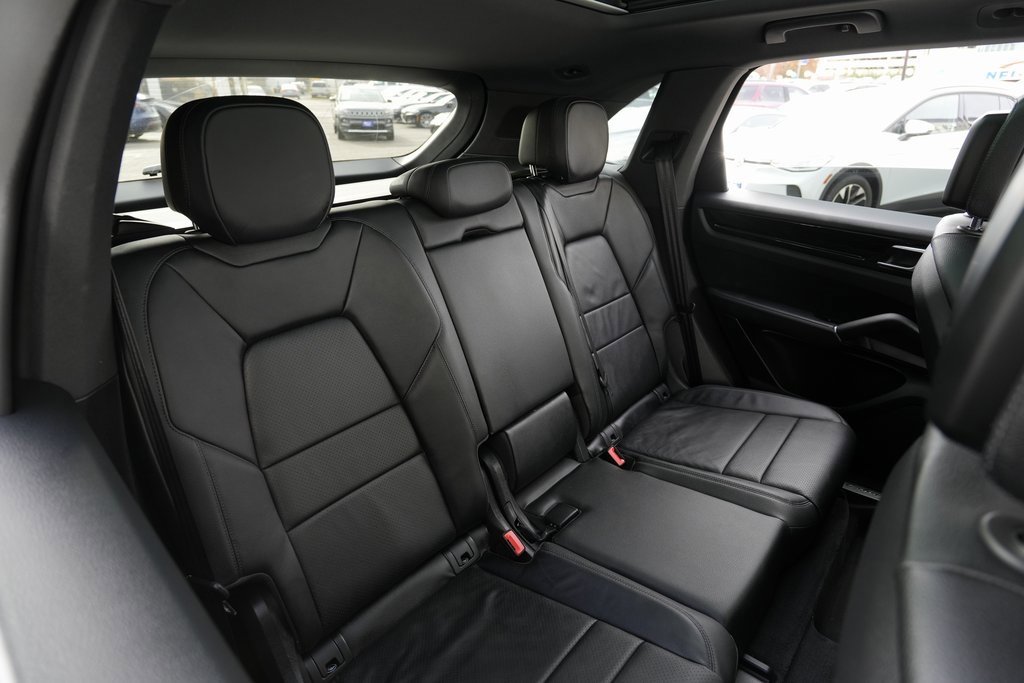 Used 2020 Porsche Cayenne image 25