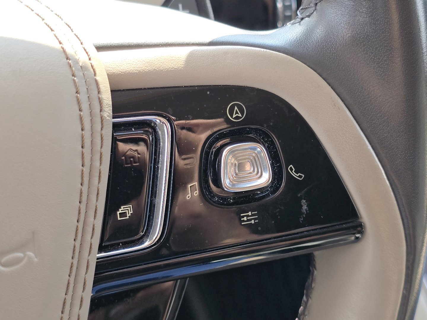 Used 2020 Lincoln Aviator Reserve RWD image 16
