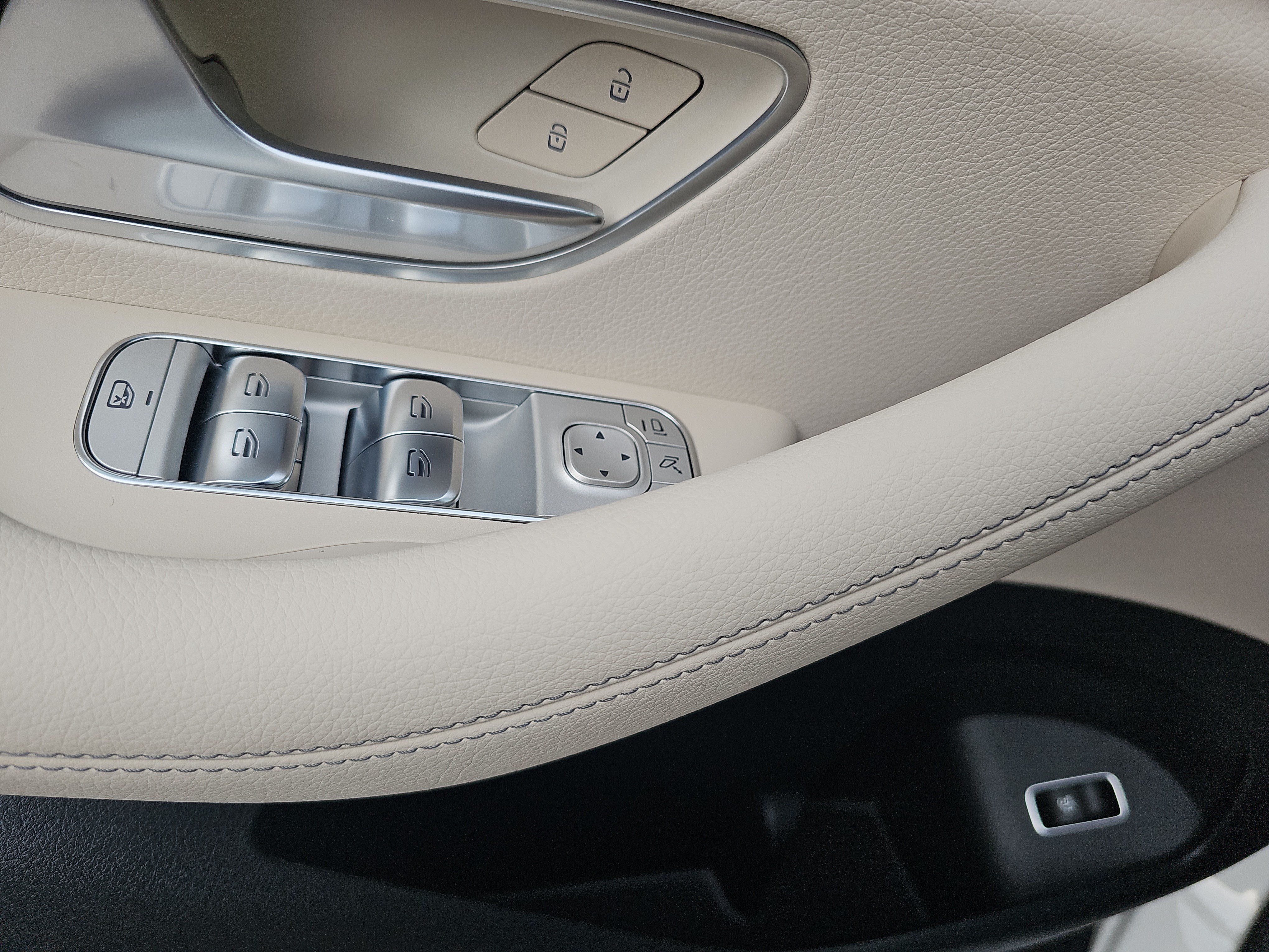 Certified 2026 Mercedes-Benz GLS 450 4MATIC image 31