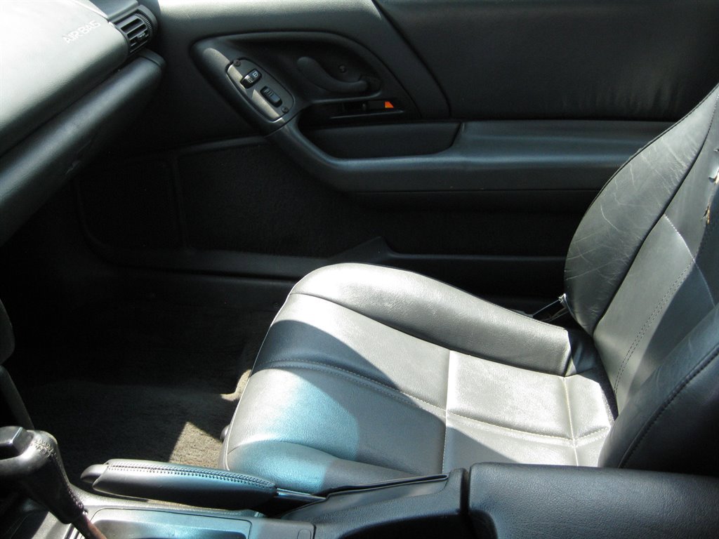 Used 1996 Chevrolet Camaro LT RWD image 16