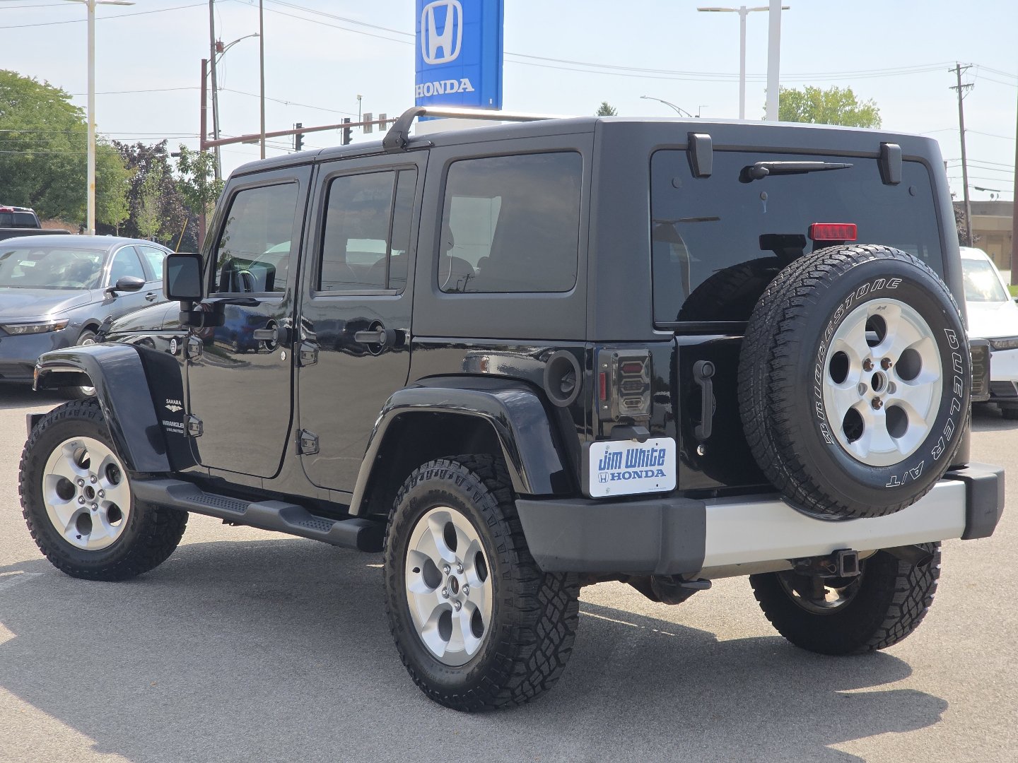 Used 2014 Jeep Wrangler Unlimited Sahara w/ Connectivity Group AWD/4WD image 12
