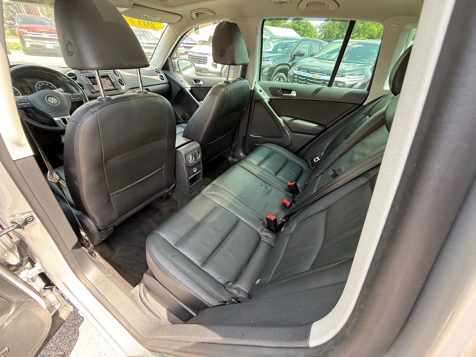 Used 2017 Volkswagen Tiguan SEL AWD/4WD image 23
