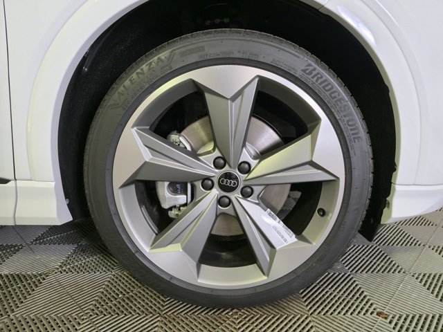 New 2025 Audi Q4 e-tron Prestige image 2