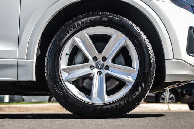 Used 2019 Audi Q8 Premium w/ Convenience Package AWD/4WD image 16