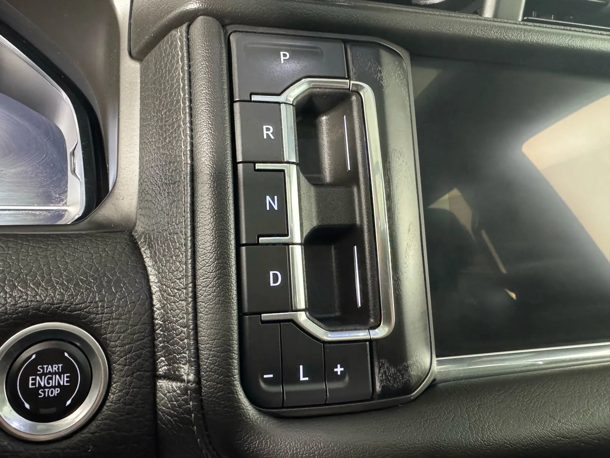 Used 2023 GMC Yukon XL Denali image 25