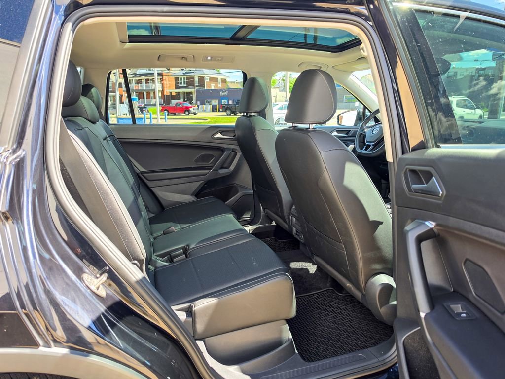 Used 2020 Volkswagen Tiguan SE w/ Panoramic Sunroof Package AWD/4WD image 27