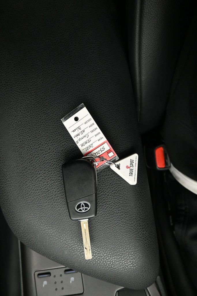 Used 2021 Toyota Camry SE image 18