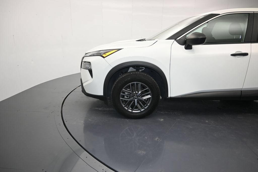 Used 2024 Nissan Rogue S FWD image 9