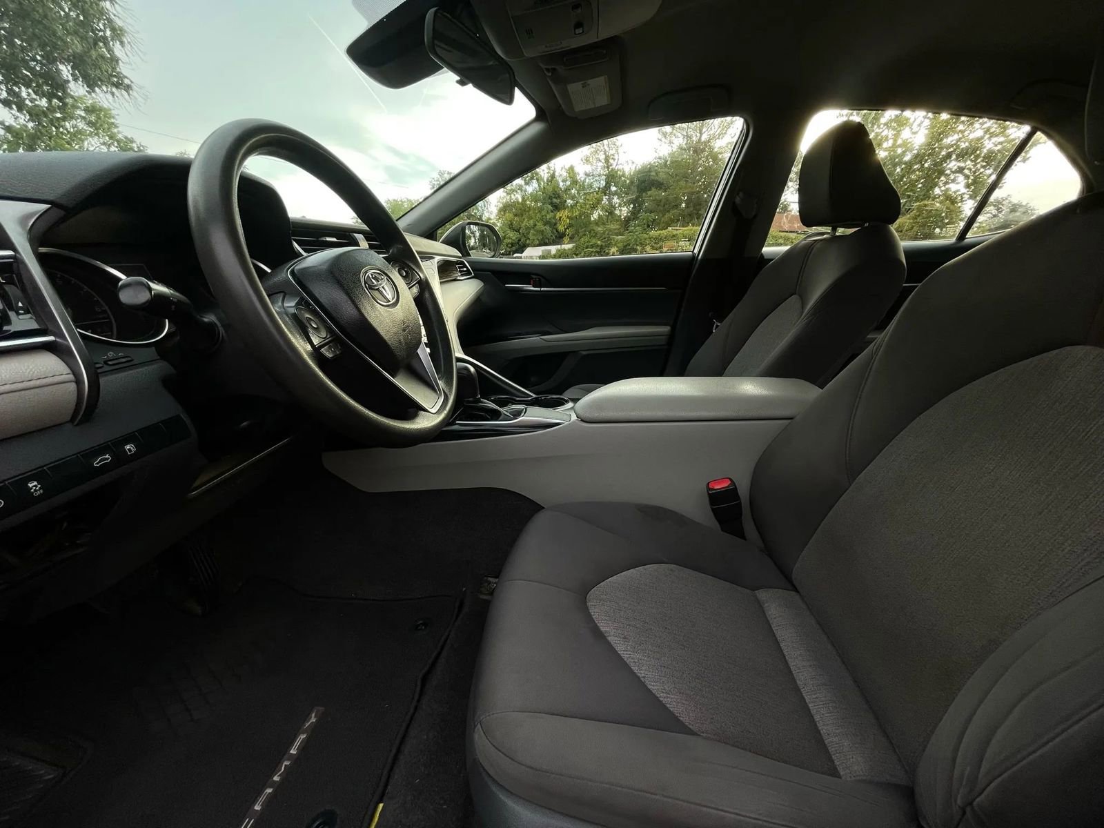 Used 2018 Toyota Camry SE image 6