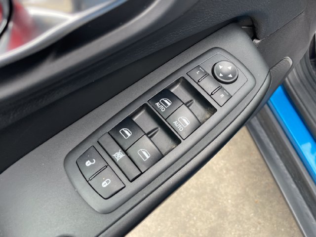 Used 2019 Jeep Cherokee Trailhawk w/ Cold Weather Group AWD/4WD image 21