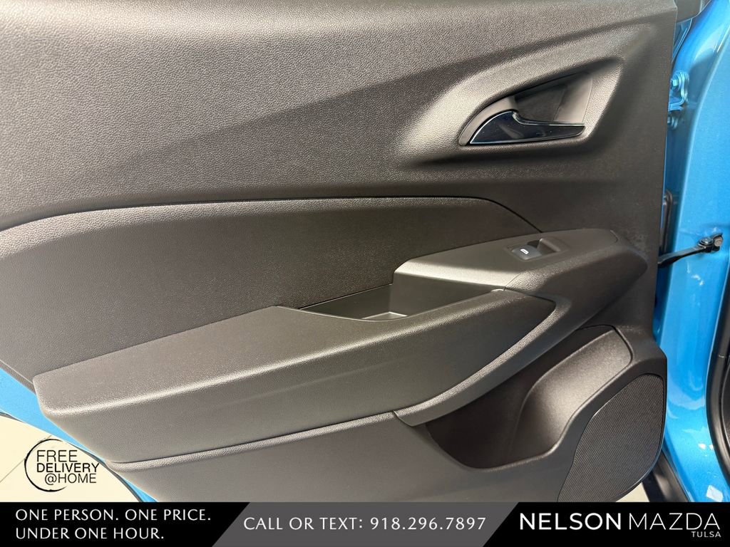 Used 2025 Chevrolet Trax RS w/ Driver Confidence Package image 33