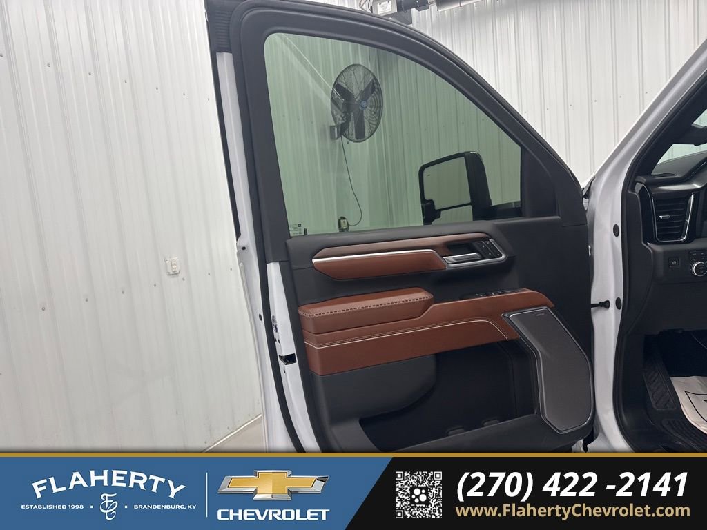 Used 2024 GMC Sierra 3500 Denali Ultimate image 8