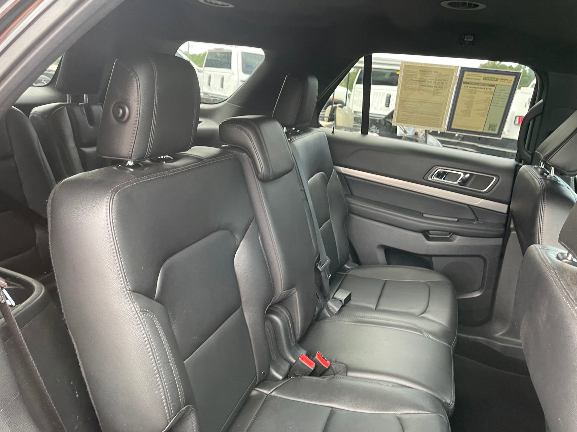 Used 2018 Ford Explorer XLT w/ Equipment Group 202A FWD image 24