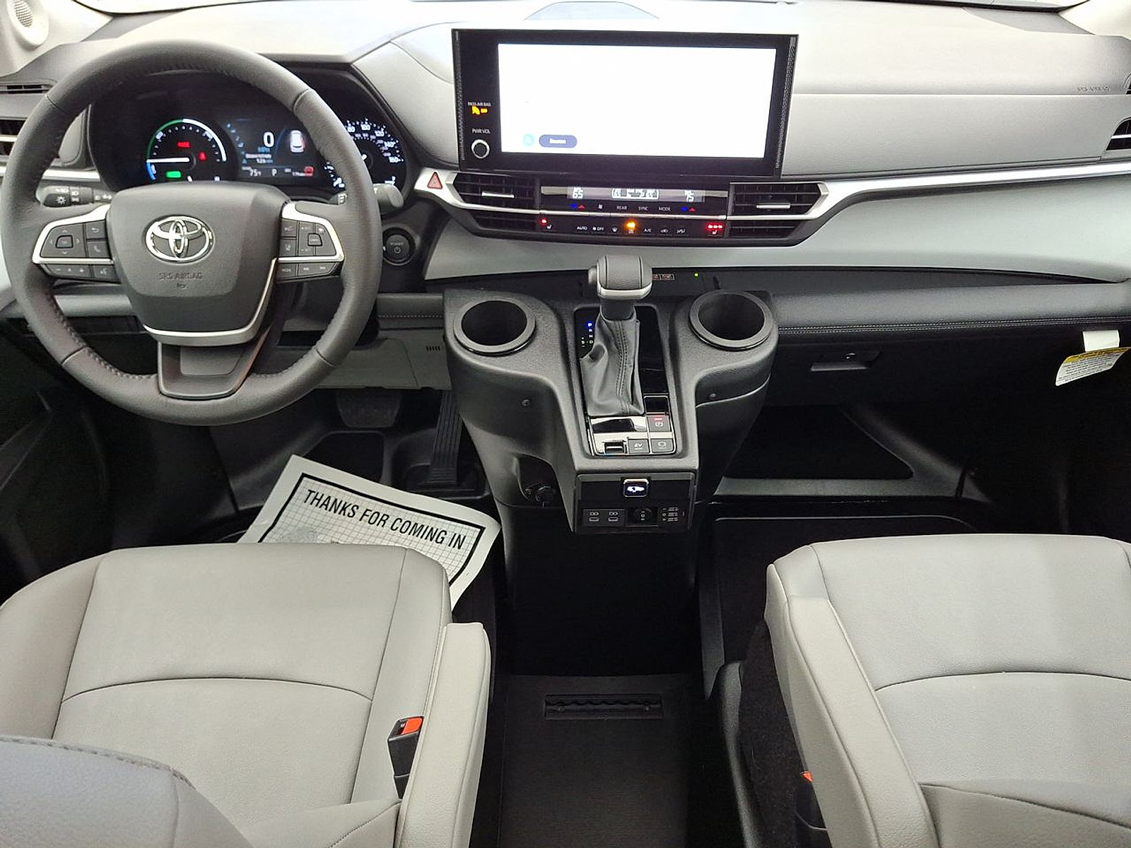 Used 2025 Toyota Sienna XLE w/ XLE Plus Package FWD image 13
