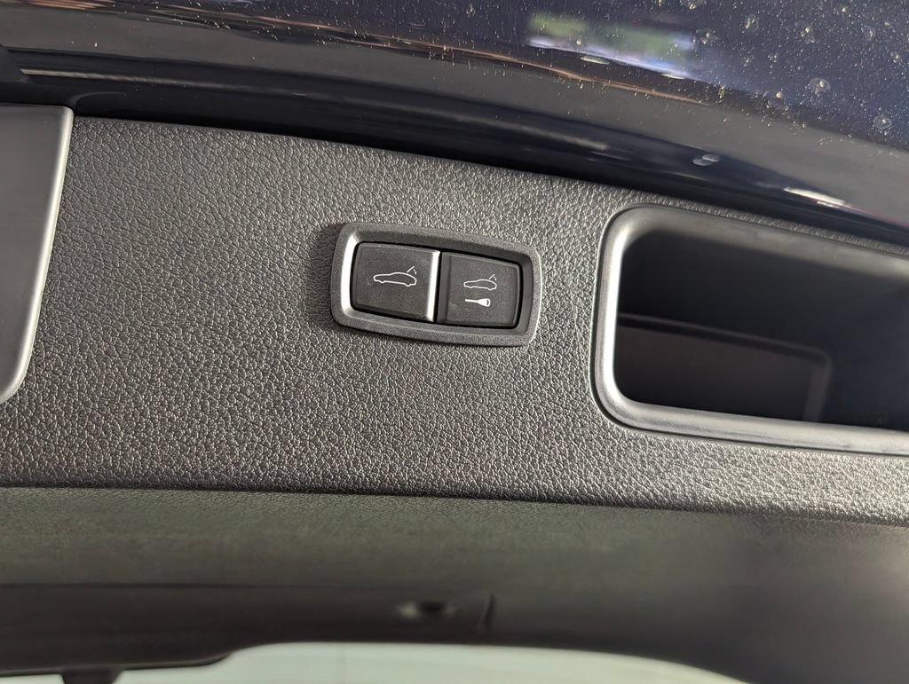 Certified 2023 Porsche Macan AWD/4WD image 18
