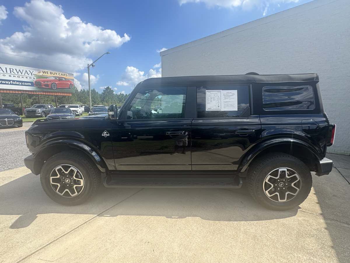 Used 2025 Ford Bronco Outer Banks AWD/4WD image 2