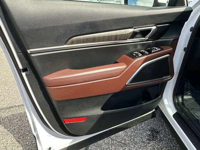 Used 2024 Kia Telluride EX w/ EX Captain's Chair Package image 17