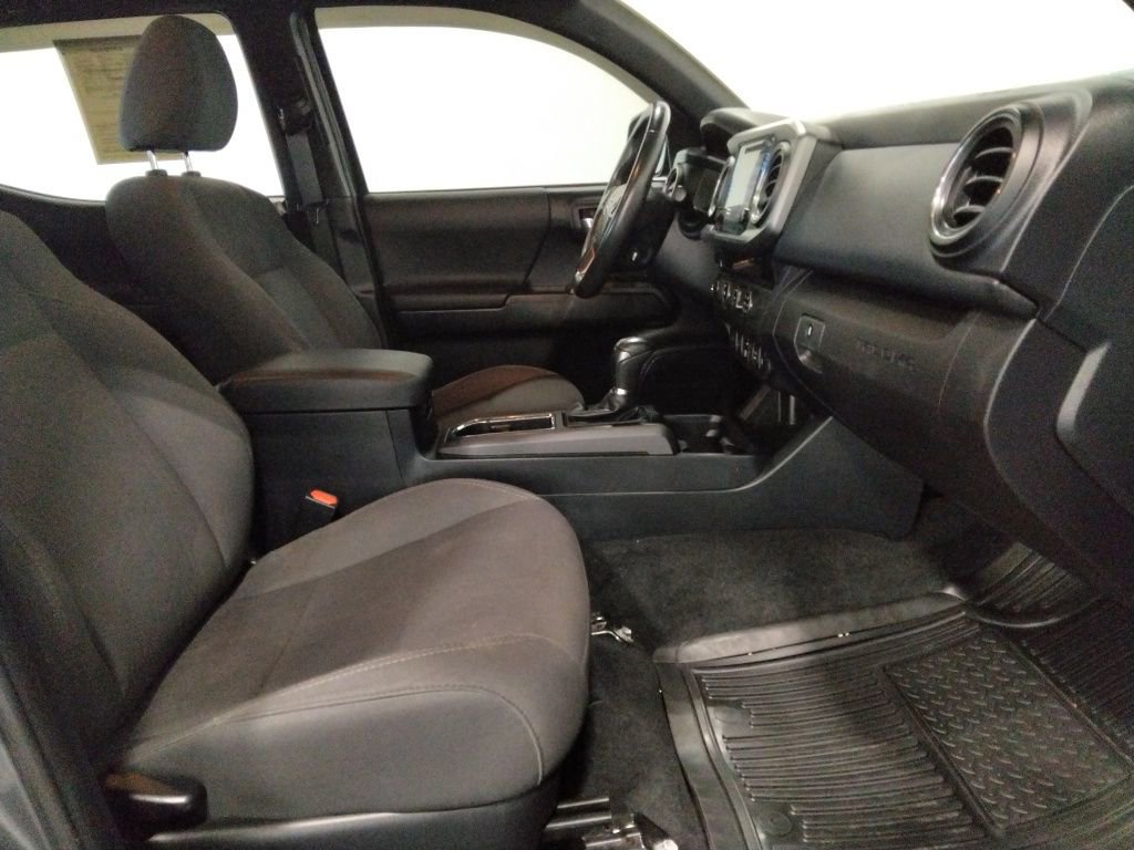 Used 2018 Toyota Tacoma TRD Off-Road image 37