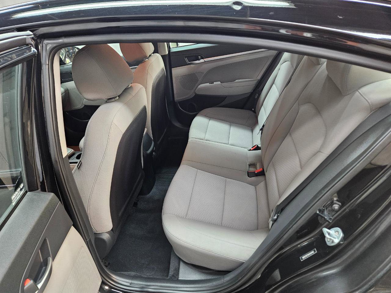 Used 2019 Hyundai Elantra SE FWD image 16