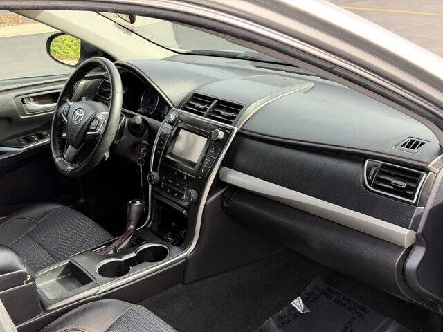 Used 2015 Toyota Camry SE image 19
