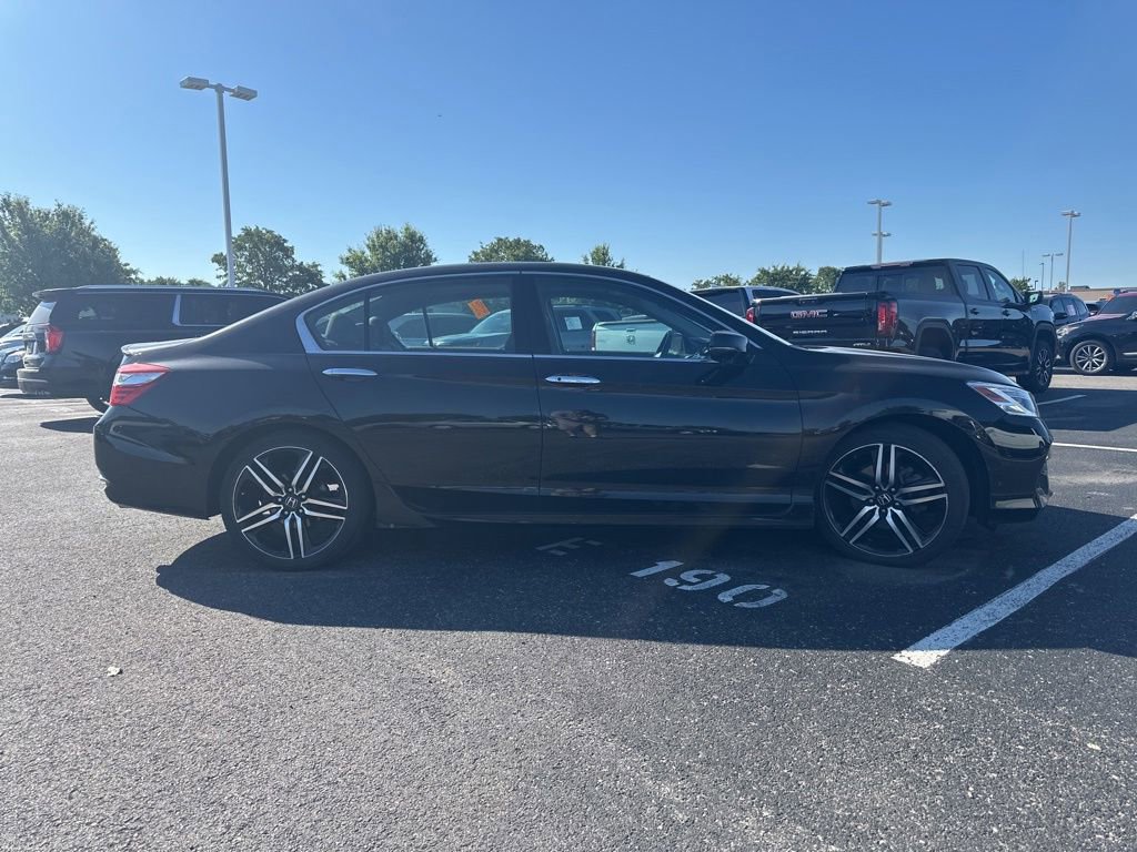 Used 2017 Honda Accord Touring image 13