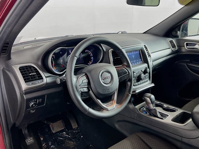 Used 2021 Jeep Grand Cherokee Laredo AWD/4WD image 31