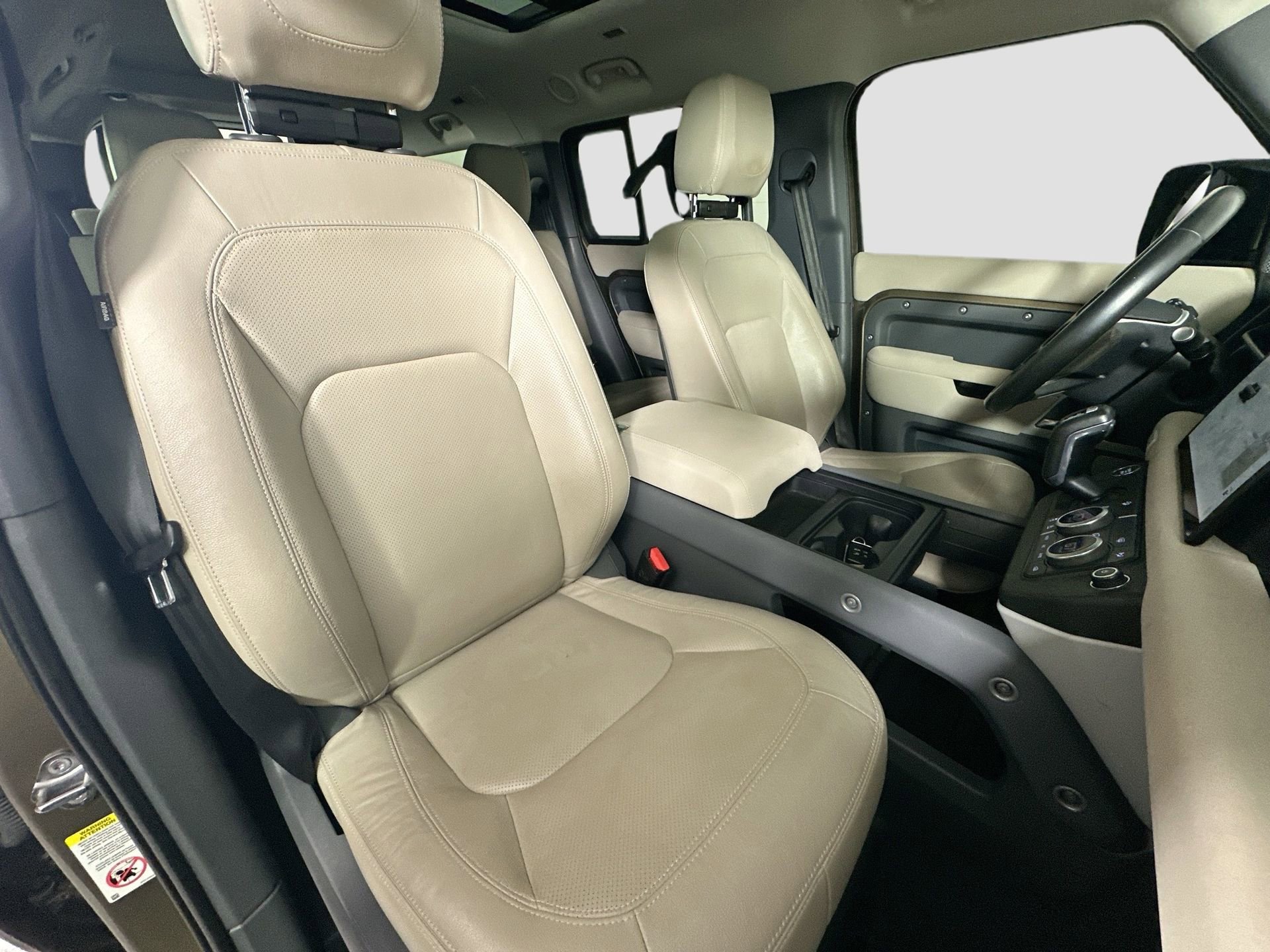 Used 2023 Land Rover Defender 130 SE image 32