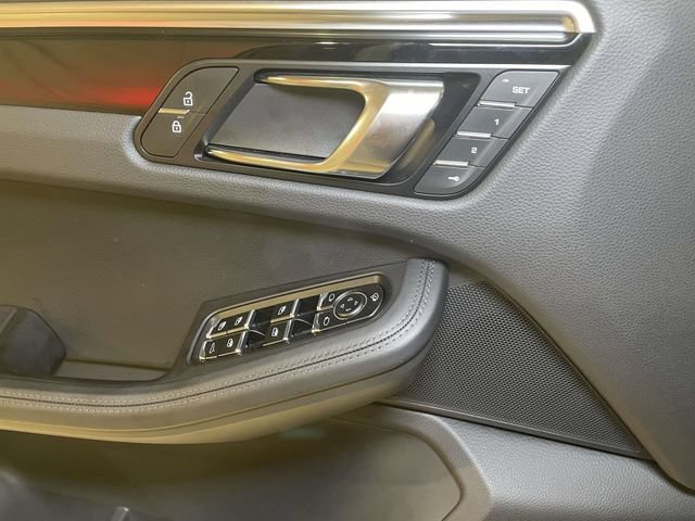 Certified 2026 Porsche Macan AWD/4WD image 38