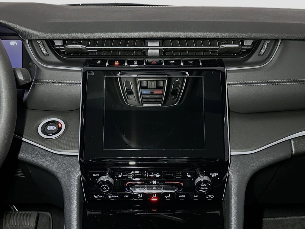 New 2025 Jeep Grand Cherokee L Altitude image 10